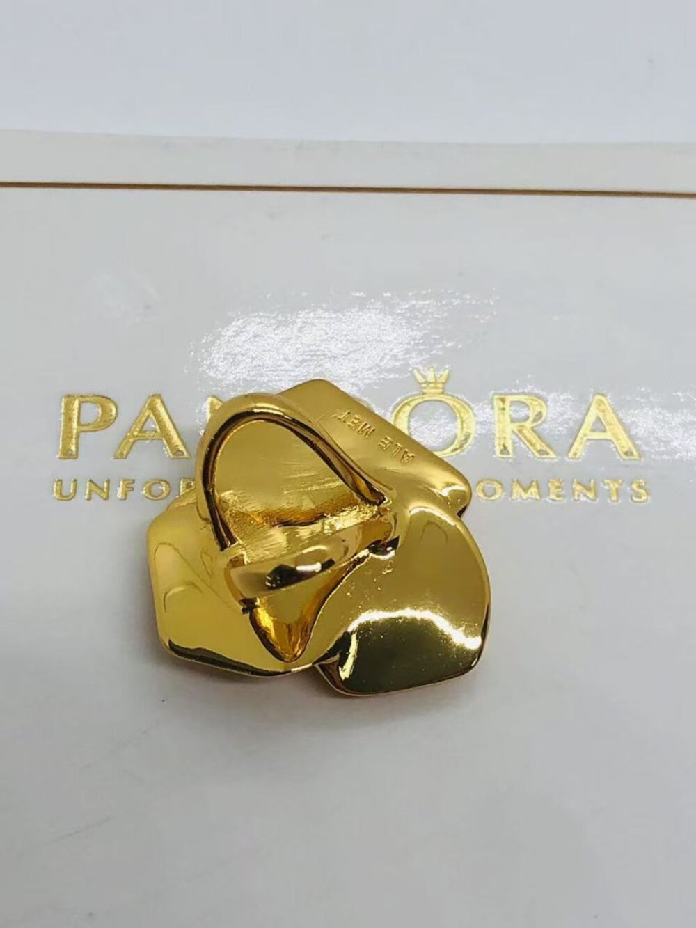 Pandora Rose in Bloom Oversized Charm - Picture 3 of 5